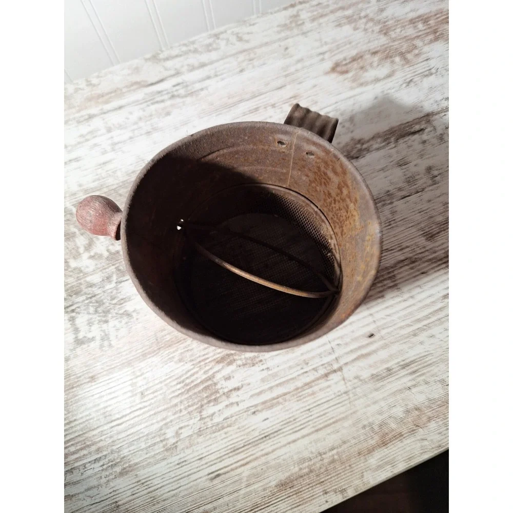 Vintage Bromwell's 3 Cup Metal‎ Measuring Sifter Red Handle
